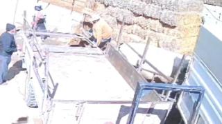 Kızgın boğa ortalığı birbirine kattı