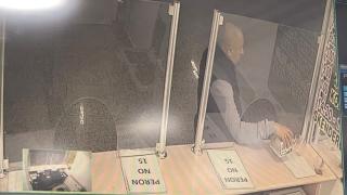 Otogardaki iş yerinden sadaka kutusunun çalınma anı kamerada