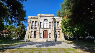 Kasr-ı Hümayun Sarayı ihtişamıyla yıllara meydan okuyor