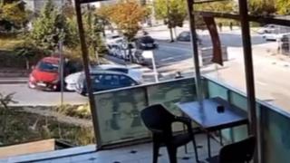 Sürücü fenalaştı, geri kayan otomobil yayaya çarptı