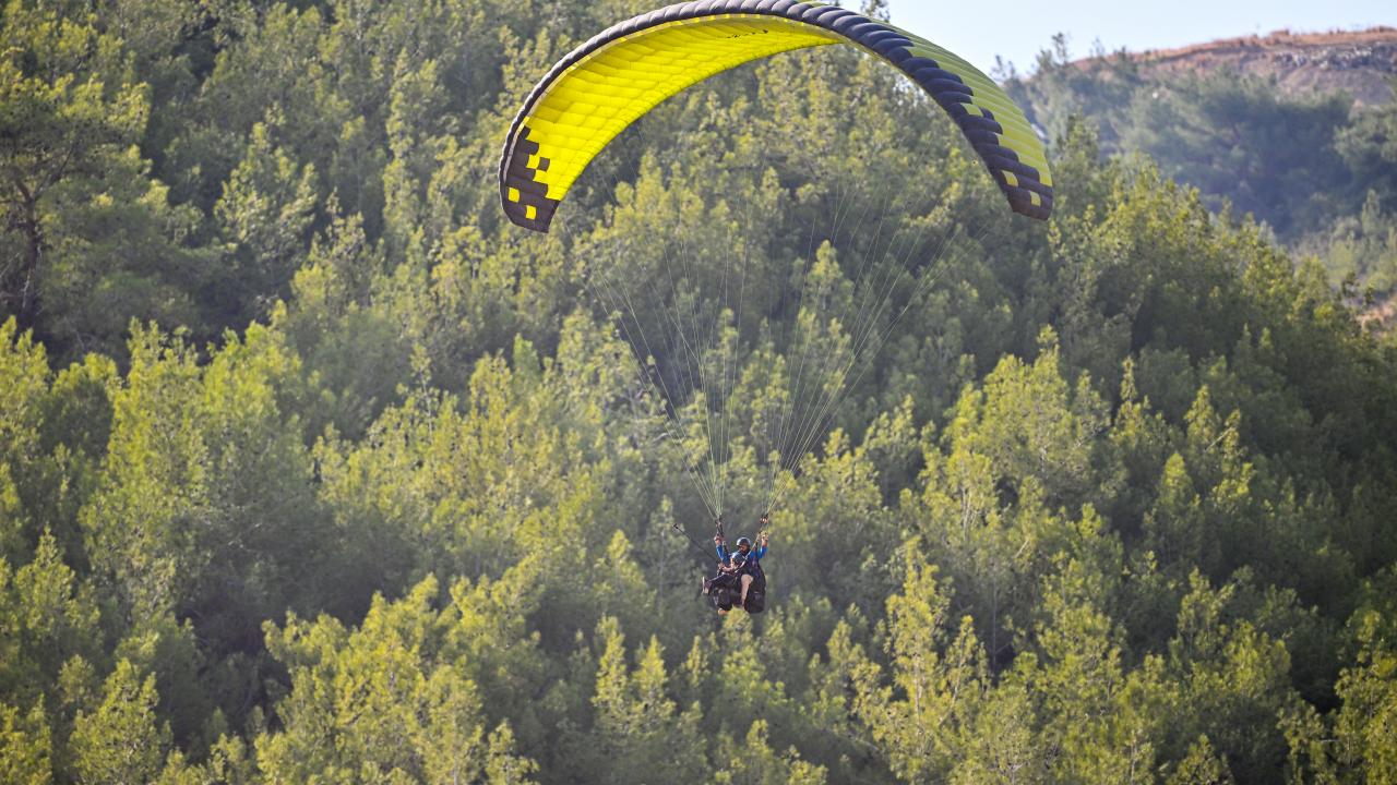 Adana'da 13. Kostümlü Yamaç Paraşütü Festivali başladı