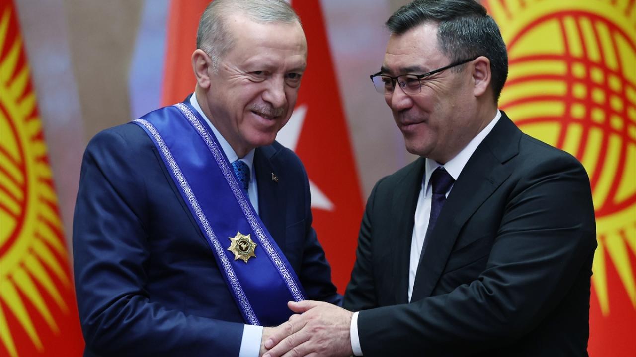 "Manas Nişanı`nın büyük bir kıvançla kabul ediyorum"