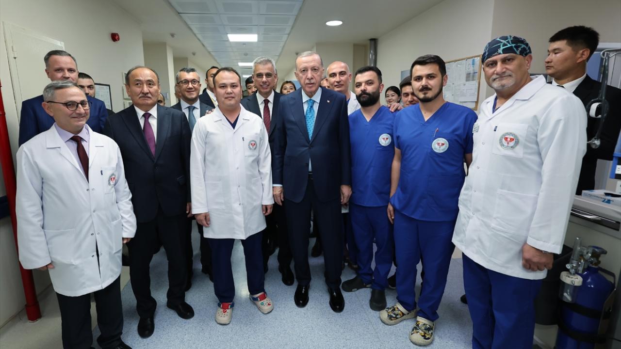 Cumhurbaşkanı Erdoğan, hastanede incelemelerde bulundu