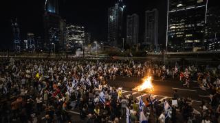 Netanyahu Gallant'ı görevden aldı, İsrail'de sokaklar karıştı