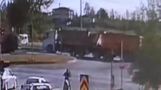 Önüne geçtiği kamyona geri manevra yaparak çarpıp kaçtı