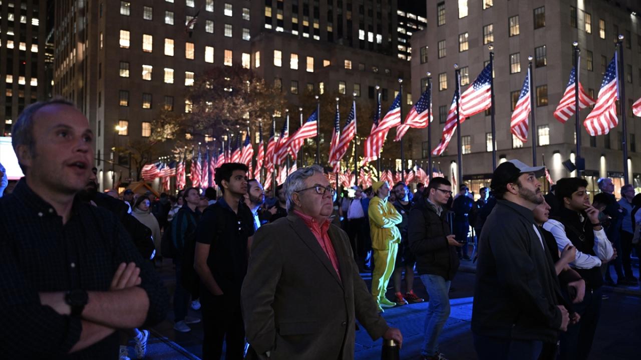 ABD'liler seçim sonuçlarını televizyon ekranlarından takip ediyor