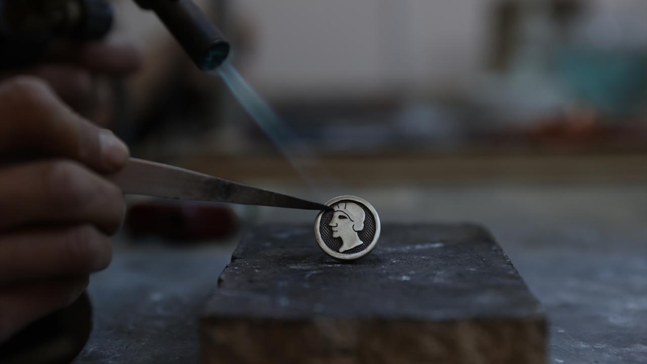 Keykubat portreli yüzük koleksiyonun en kıymetlisi