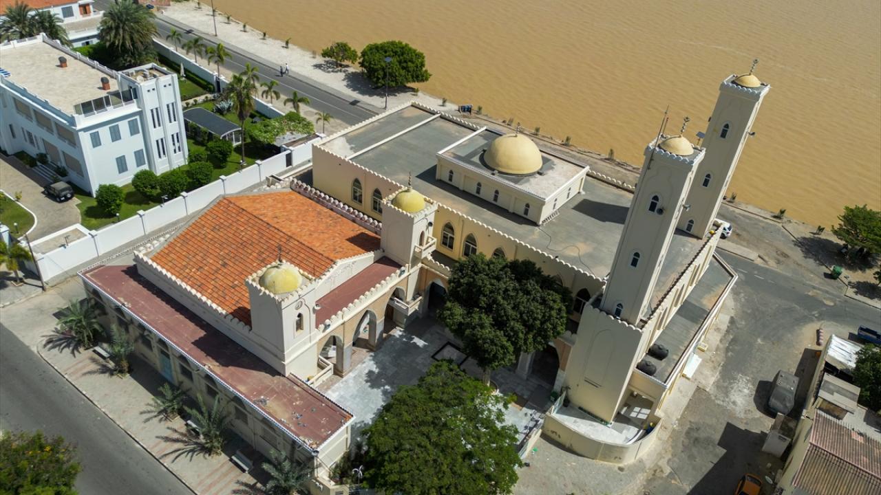 "Minaredeki çanın amacı saati bildirmek"