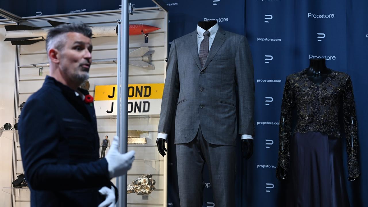 Clint Eastwood`un paltosu 58 yıl sonra ortaya çıktı