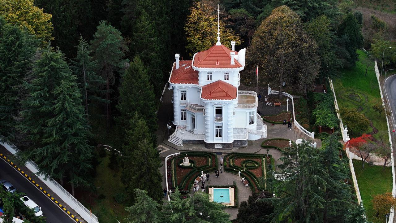 "Ata`mızın yaşadığı ve geçmiş olduğu yerleri görmek insanı duygulandırıyor"