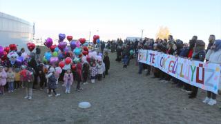 Erzurum'da anaokulu öğrencileri, lösemili akranları için gökyüzüne balon bıraktı