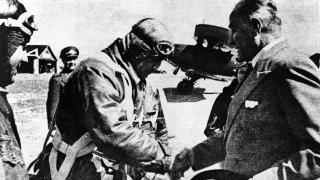 Atatürk, Cumhuriyetin ilk yıllarında havacılığa büyük önem verdi
