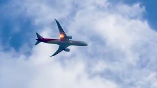 Havada yangın paniği: Uçağa kuş çarpınca motor alev aldı