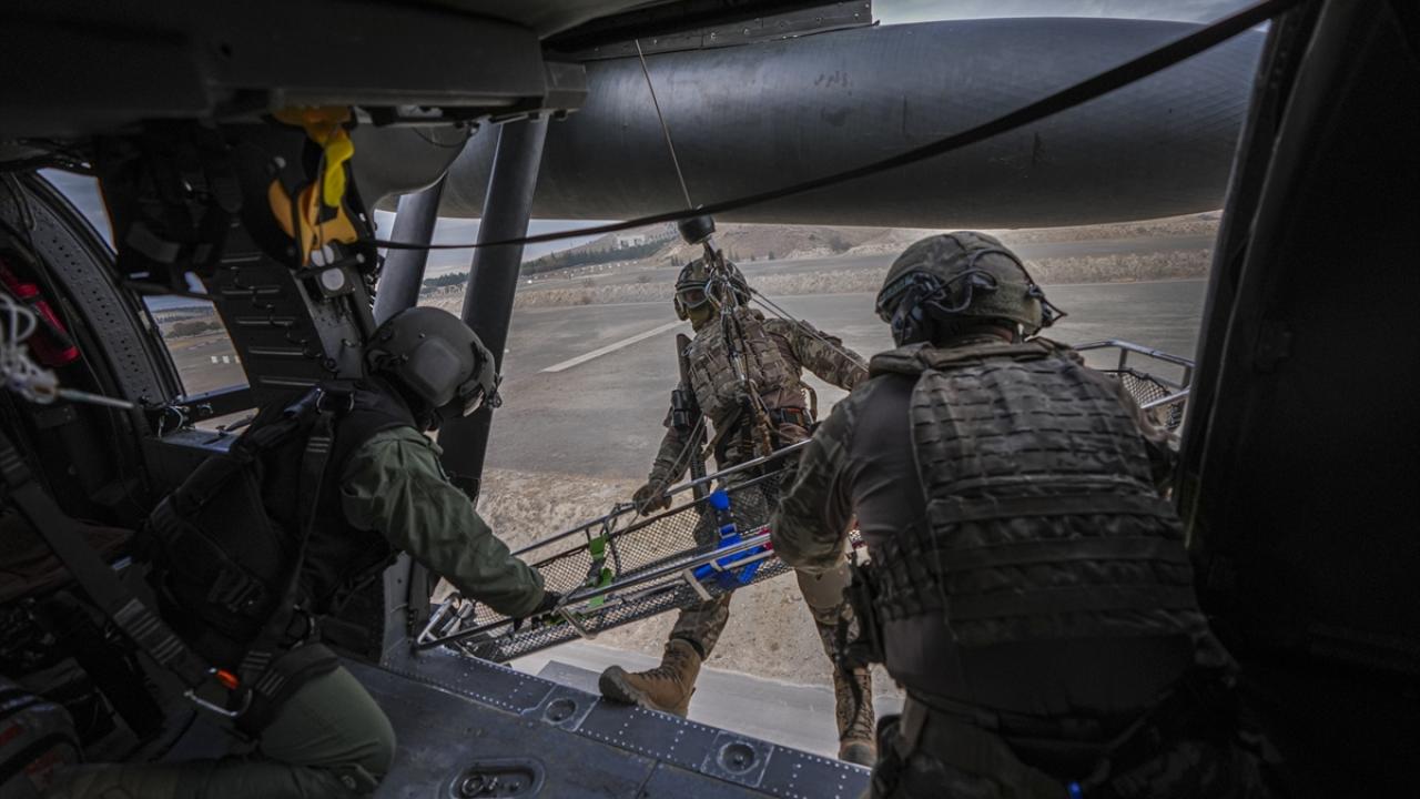 Timlerdeki sıhhiye uzmanları özel eğitim alıyor