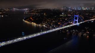 İstanbul'un simgeleri Dünya Prematüre Günü dolayısıyla ışıklandırıldı