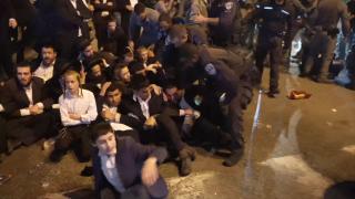 Askere gitmeyi reddeden Haredi Yahudiler, Savunma Bakanının kararını protesto etti