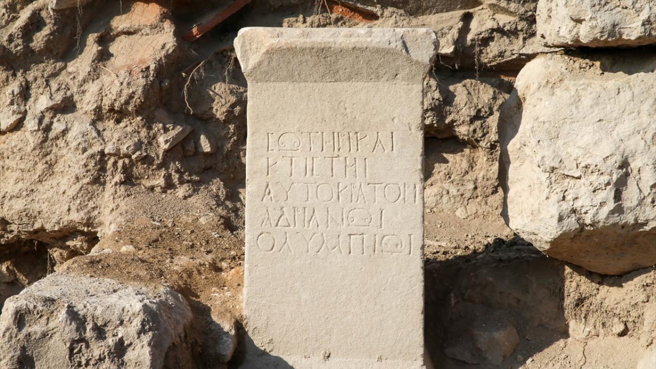 Çalışmalar antik kentin kalbinde devam ediyor