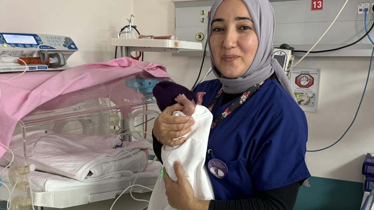 "Hastalarıma anne olmanın da verdiği duyguyla bakıyorum"