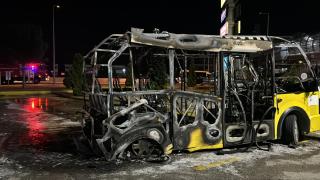 Bursa'da belediyeye ait yolcu minibüsü yandı