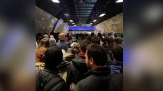 Mecidiyeköy'de arızalı yürüyen merdivende yoğunluk