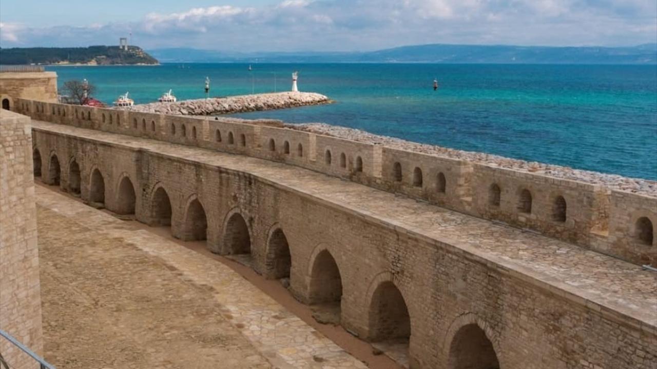 366 yıldır Çanakkale Boğazı`nı koruyor