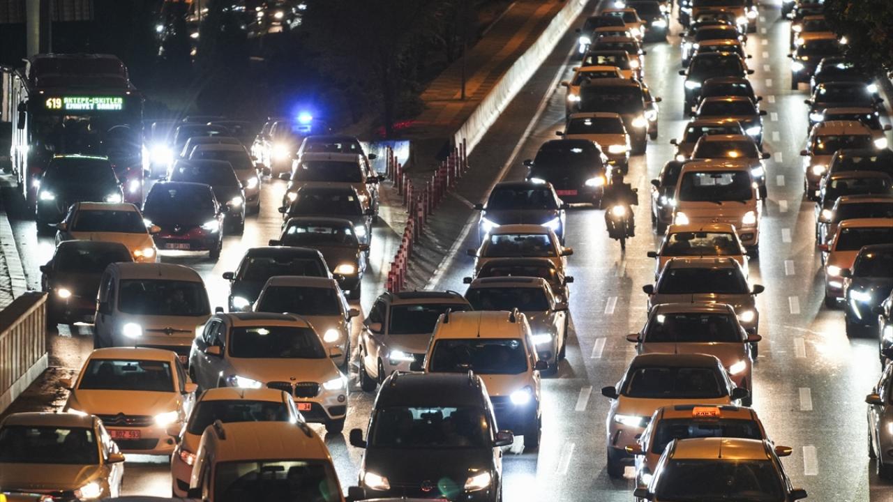 Ulus Meydanı`nı trafiğe kapatma ve Atatürk Bulvarı aksını yer altına alma planı