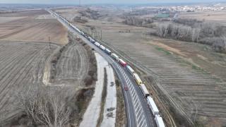 Hamzabeyli Sınır Kapısı'nda 25 kilometrelik tır kuyruğu oluştu