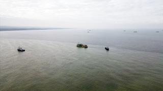 Karasu kıyısındaki sığlaşma nedeniyle hamsi tekneleri yakın limanlara yönlendirildi