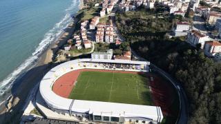 Denize 100 metre mesafede: Sinop Şehir Stadı kapılarını açtı