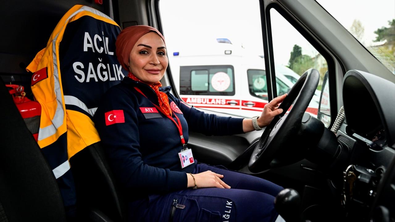 "Yandan geçen sürücülerden bazıları tebrik ediyor, alkışlıyor"