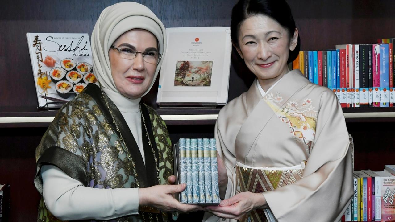 Mesnevi`nin Japonya baskısı hediye edildi