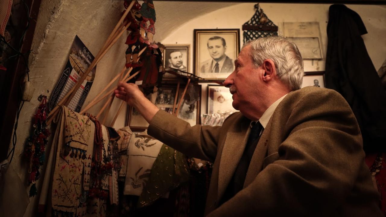 Karagöz sanatını yurt dışında tanıttı