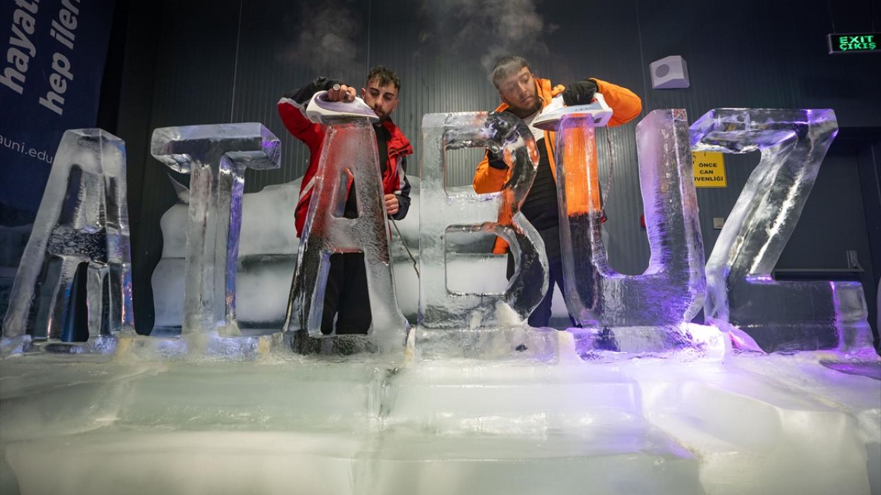 "Öğrencilerin buz heykel atölyesi gibi"