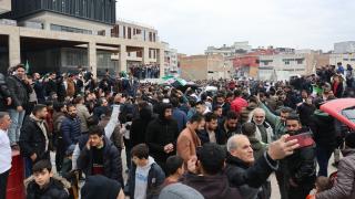 Esed rejiminin devrilmesi Adana'da coşkuyla kutlandı