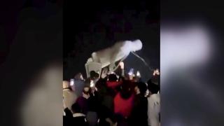 Hafız Esed heykeli devrildi