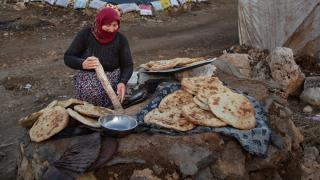 İdil’de göçerlerin zorlu kış mesaisi