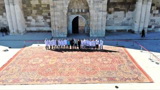 161,5 metrekarelik tarihi Hereke halısı Hollanda'ya uğurlandı