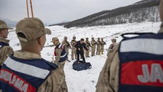 Komandolar Tunceli'nin karlı ve soğuk arazilerinde çığ eğitiminde