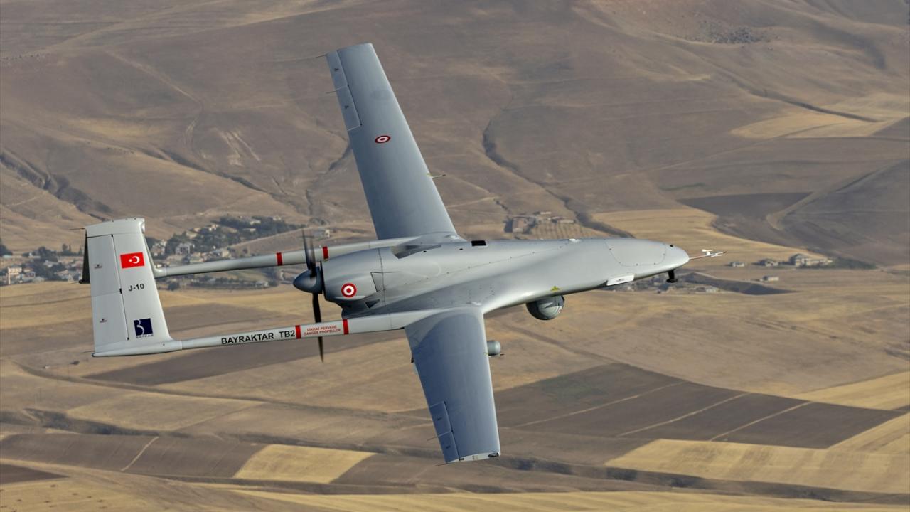 Mehmetçiğin yanı başında