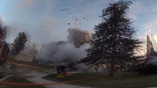 ABD'de çöp kamyonu bomba gibi patladı