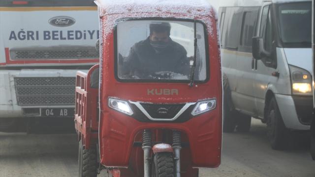 Ağrı, Kars ve Ardahan'da kar yerini soğuk havaya bıraktı