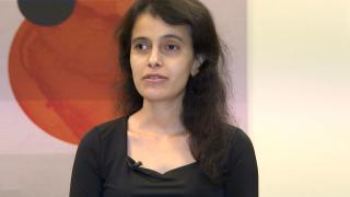 Görme engelli genç İstanbul Diyalog Müzesi'nde rehberlik yapıyor