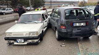 Polisin "dur" ihtarına uymayan ehliyetsiz sürücü işte böyle kaza yaptı