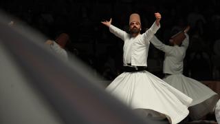 Gündüz tennure diken terzi akşam sema dönüyor