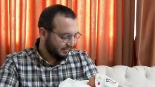 Tüm ailesini kaybeden Gazzeli Akil baba oldu