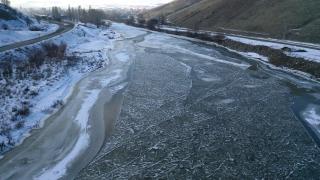 Buzla kaplanan Murat Nehri dronla görüntülendi