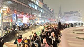 Yılbaşı kutlamasını iptal eden yüzlerce kişi Filistin'e destek gösterisi düzenledi