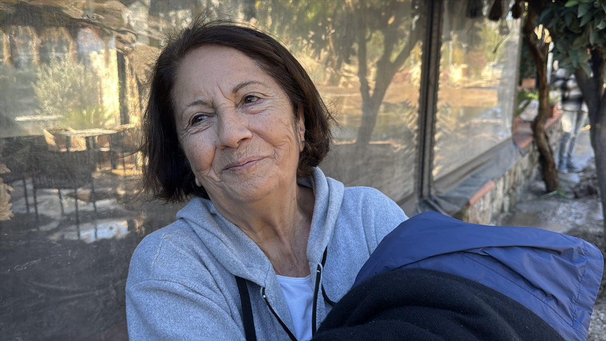 "Aracın camından kollarımdan çekip çıkardılar"