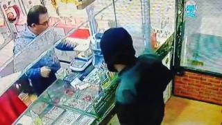 Bursa'da oyuncak silahla soygun girişimi kamerada