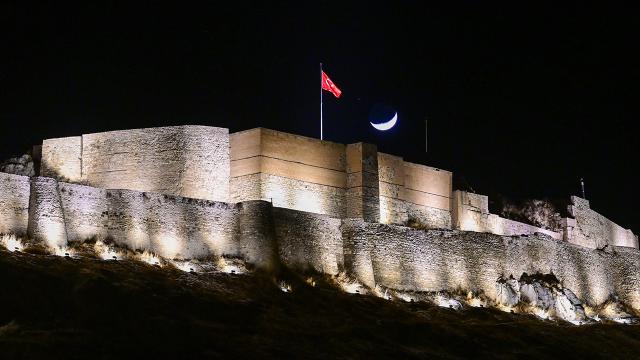 Van semalarında hilal ve Satürn buluşması